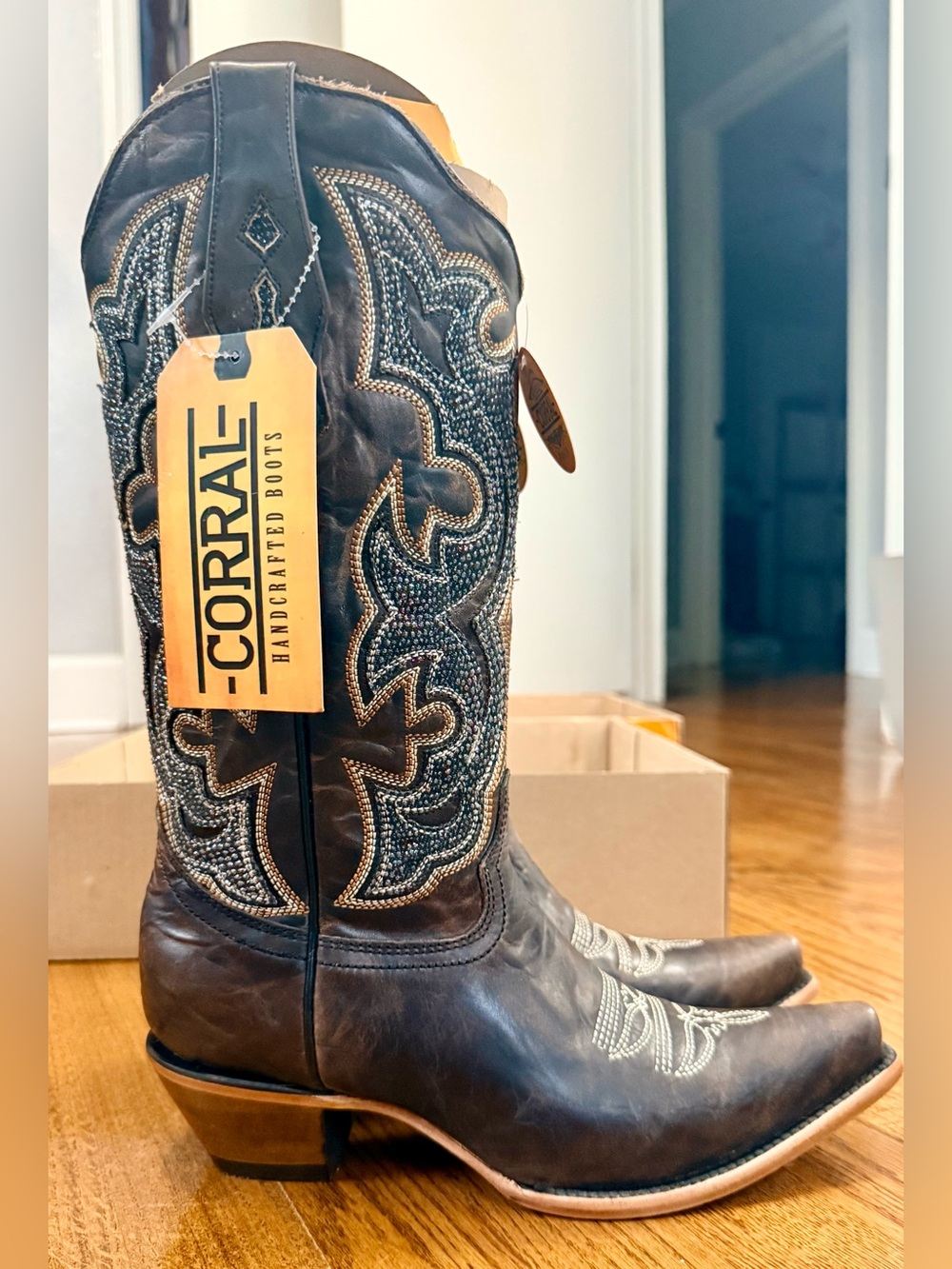 NWT Women’s Corral boot size 9. - Picture 5 of 8